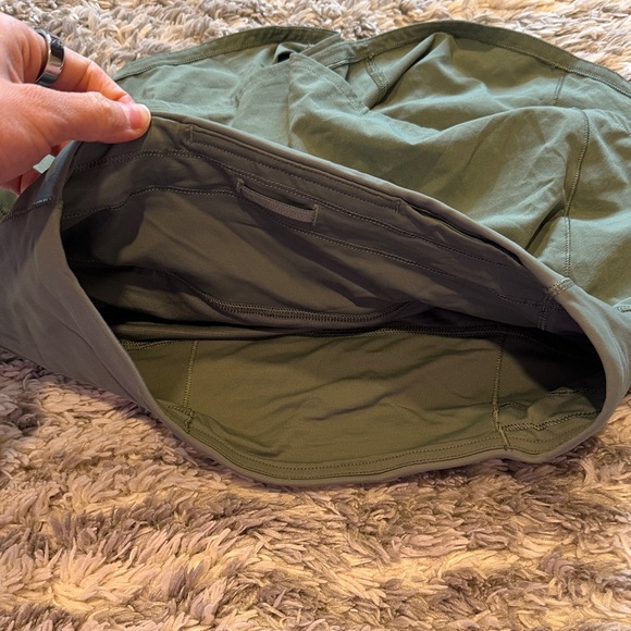 lululemon athletica Speed Up High-Rise Lined shorts, size 4 - Picture 4 of 8